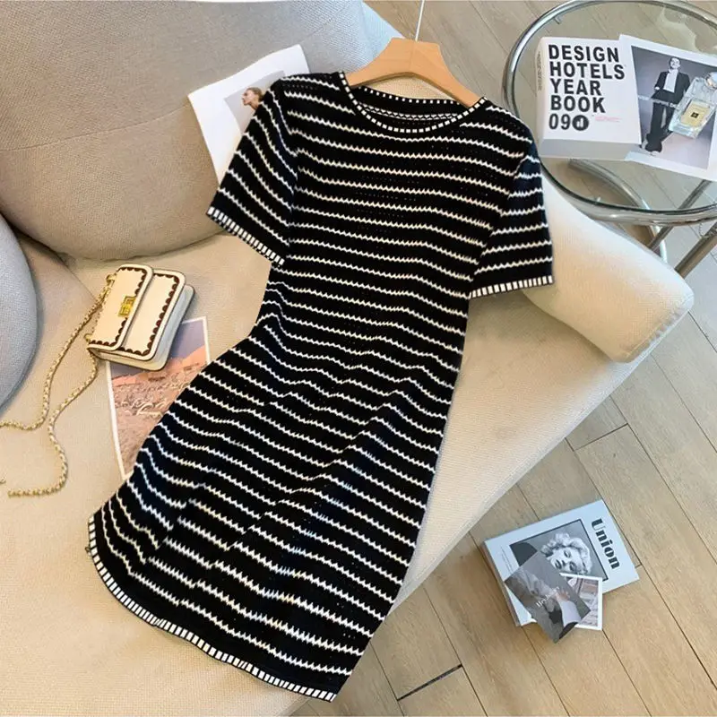 

2024 New Summer Fashionable Small Fragrance Style Round Neck Hollow Stripe Print Slim Fit Versatile Short Sleeve Thin Dress