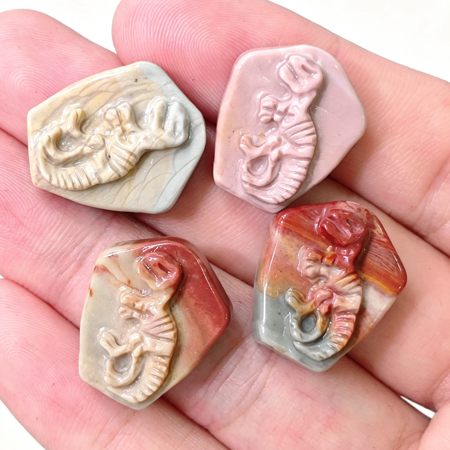 Natural Alashan Agate T-Rex Dinosaur Fossil Skeleton Relief Carving Stone 2cm Multicolor Gemstone Craft Pocket Stone 1 Pc