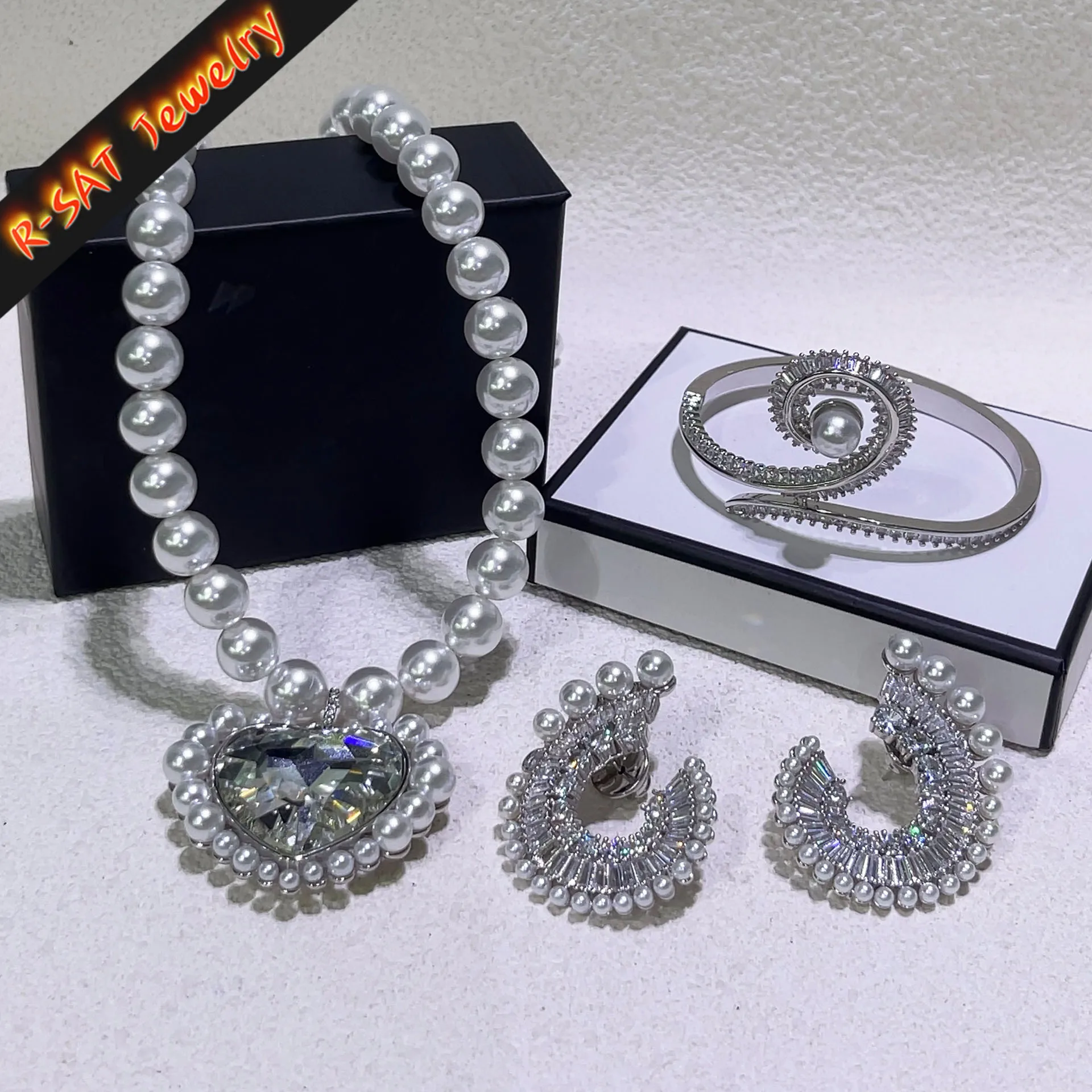 

Crystal French Bracelet New Jewelry New Sales Trends Pearl Necklace Bracelet Love Earrings Sweet Waste Women's Wedding Gifts