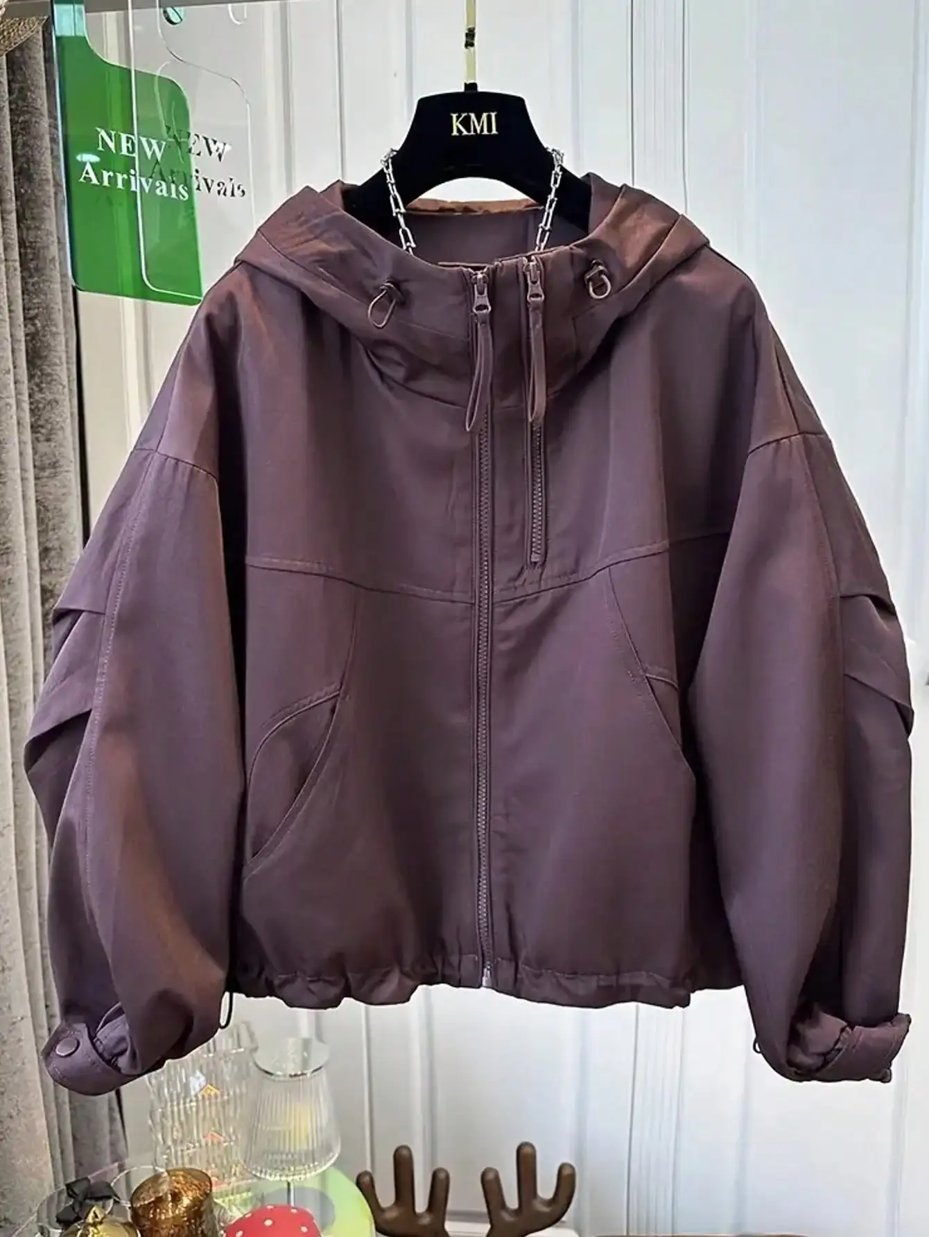 

Женская ветровка свободного кроя с капюшоном, повседневная укороченная модель в стиле бомбер на молнии