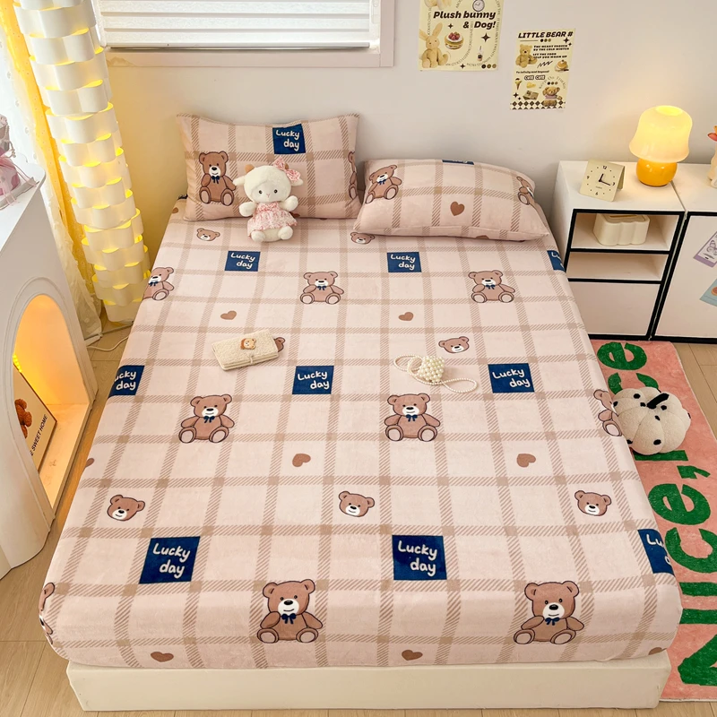 

3Pcs Cartoon Lucky Bear Fitted Sheet Set Winter Warm Soft Flannel Mattress Cover Skin-friendly Fuzzy Bedding Set for Kids/Teens
