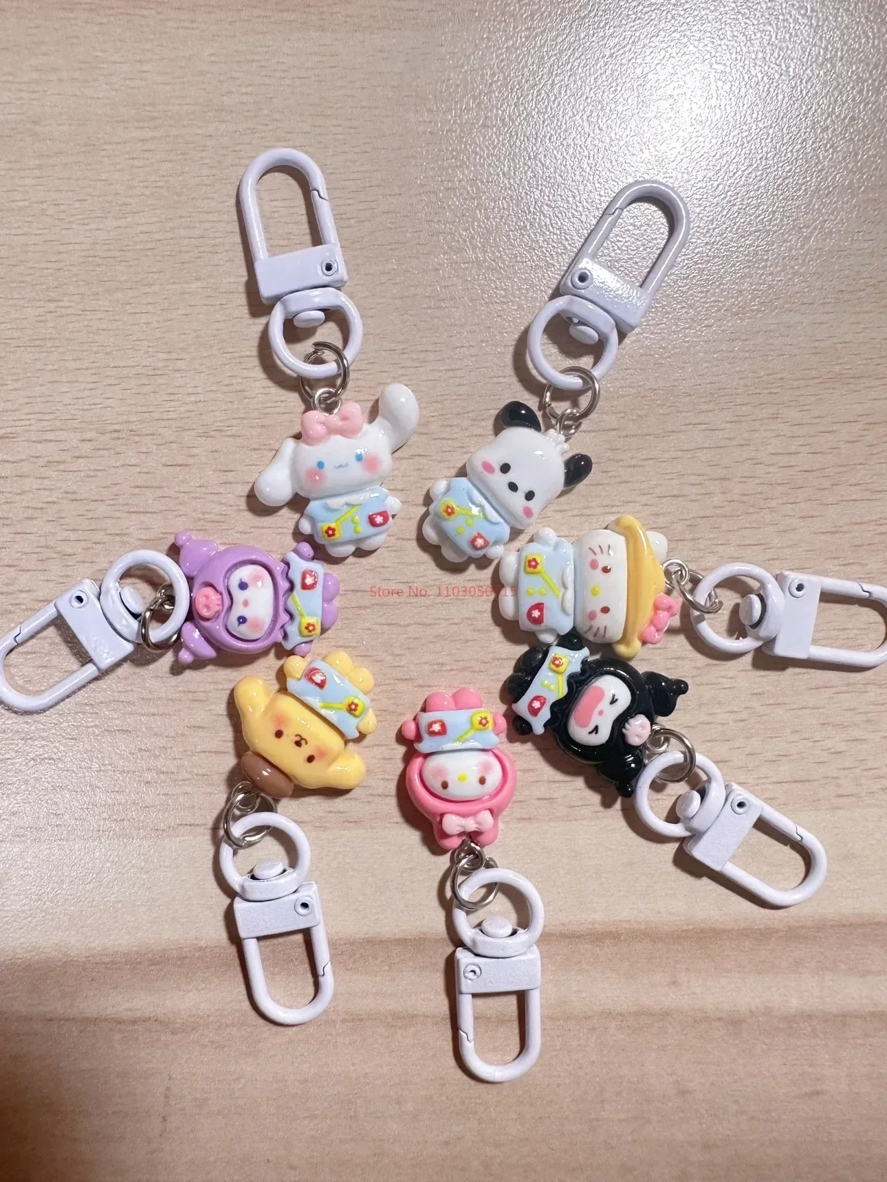 Sanrio Tamagotchi Uni ciondolo acrilico tappo antipolvere catena del telefono ciondolo a batteria Kuromi regalo di compleanno da collezione da tavolo Orname