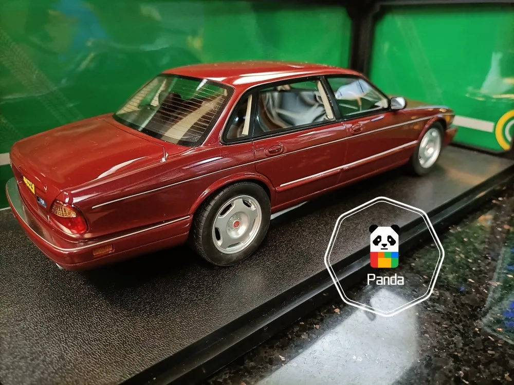 Cult 1/18 Limousine Car Model Jaguar XJR X300 1995 Red Model Collectible Ornaments Miniature Gifts