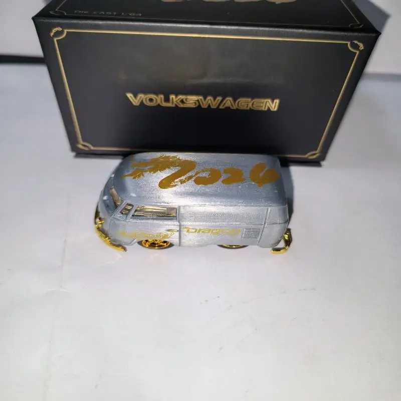 

HY Model 1:64 T1 Bus silver short axle mini version Year Dragon limited simulation alloy car model