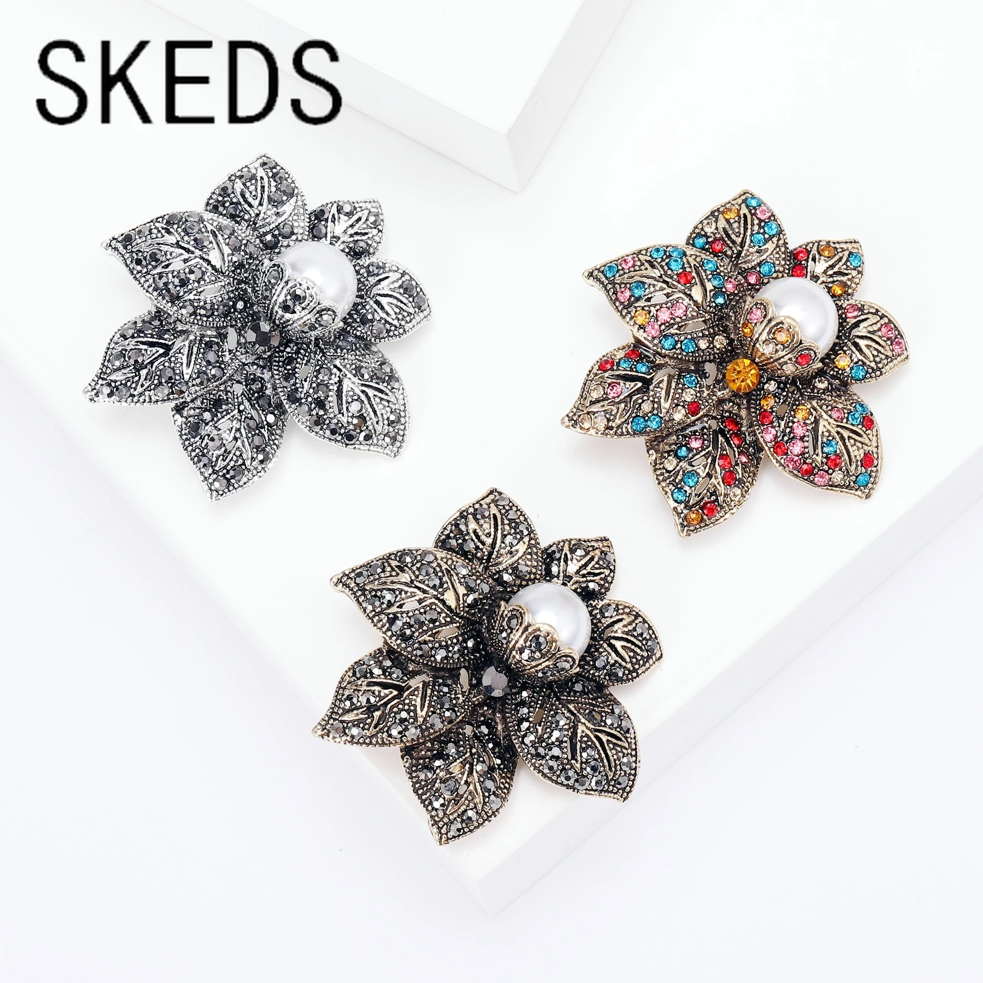 SKEDS Women Men Fashoin Flower Pearl Crystal Brooch Pin Hot Sale Classic Elegant Lady Rhinestone Floral High-end Badges Jewelry