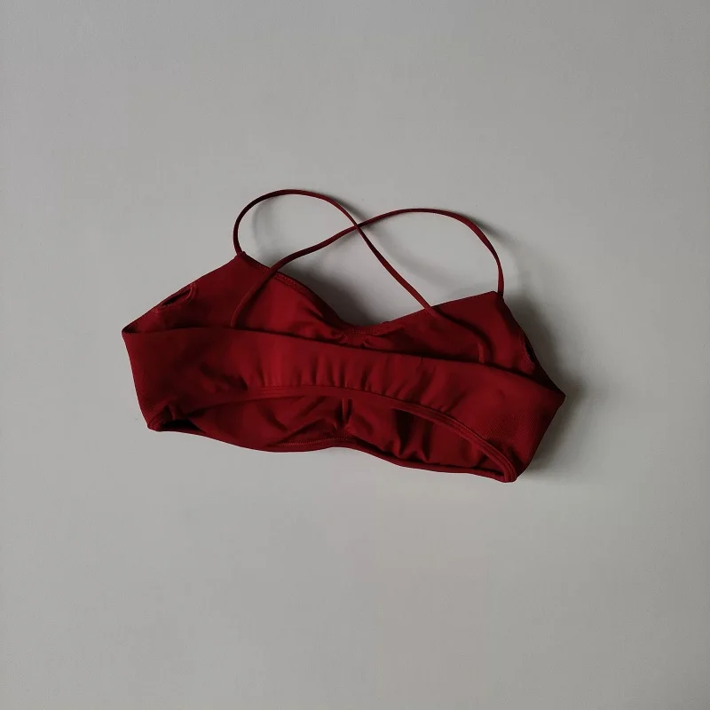 Nahtloser Yoga-BH für Damen mit Riemchen und überkreuztem Rücken, V-Ausschnitt, Push-up-Effekt, Sport-BH mit integriertem Brustpolster, Fitness- und Pilates-Trainingsunterwäsche. – Detail 10