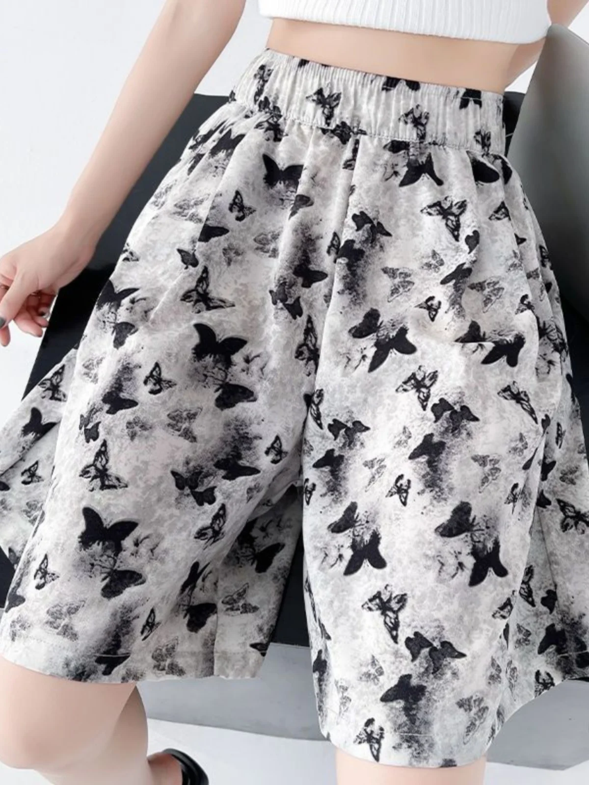 

Женские шорты из ледяного шелка 2024: Новинка лета, тонкие, с высокой талией, спортивные, пляжные, широкие, длиной до колена