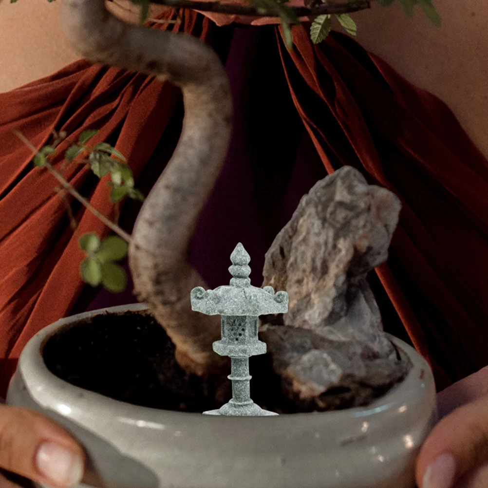 

2pcs Mini Statue Square Hole Design Garden Courtyard Decor Outdoor Bonsai Figurines Miniature Scene Ornament