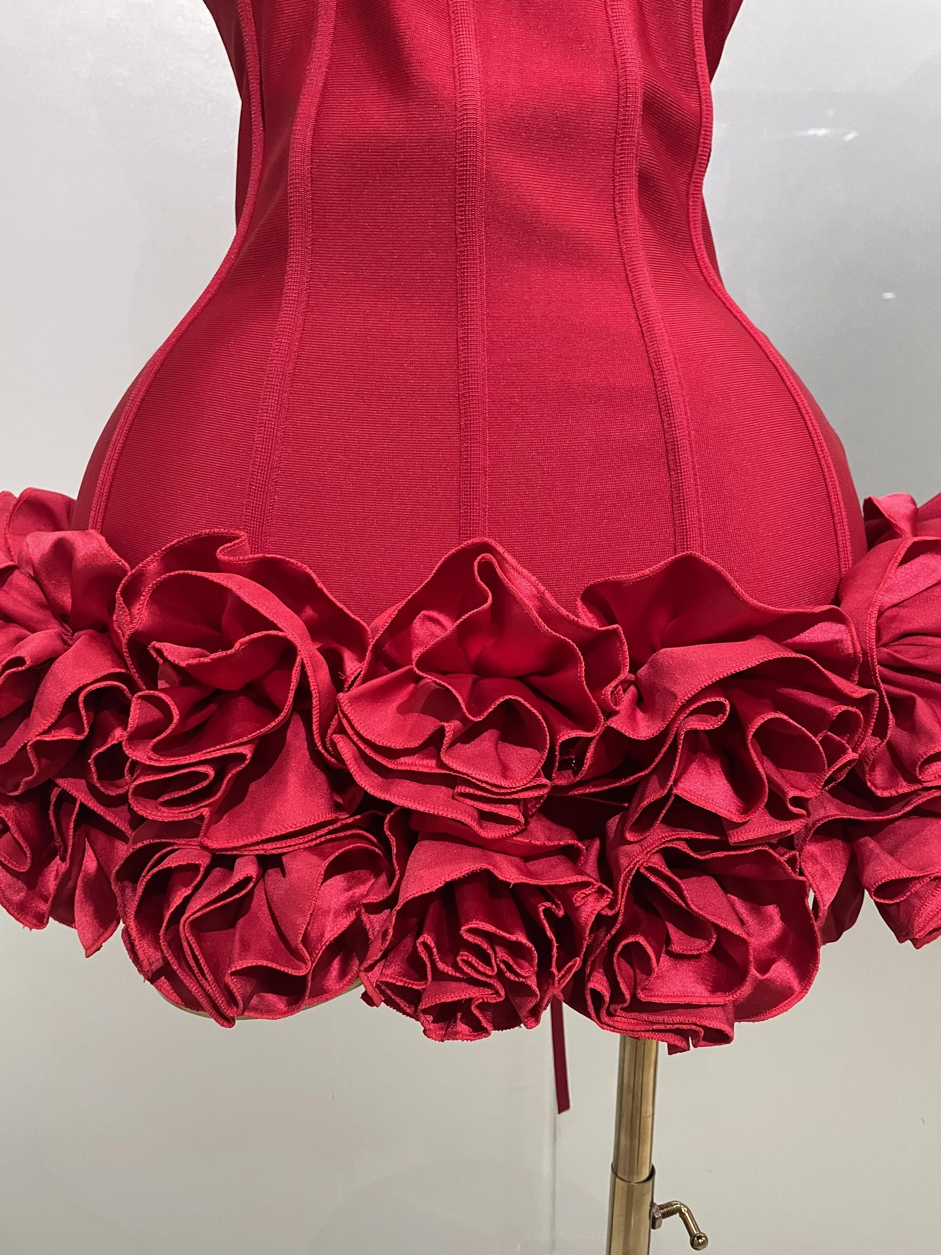 فستان سهرة مثير بأشرطة لعام 2025 بدون حمالات على شكل زهور صغيرة للمشاهير فستان حفلات أعياد الميلاد للنساء ملابس للنوادي الليلية #6