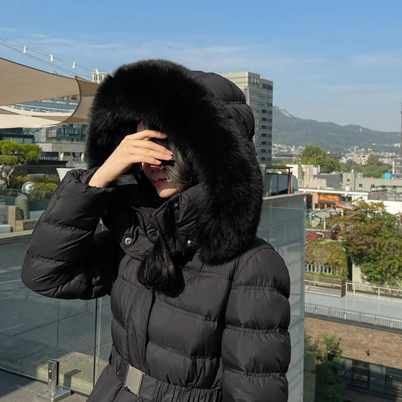 Nuevo abrigo de invierno de longitud media para mujer, abrigo cálido con cuello de piel sintética, prendas de vestir exteriores adelgazantes, tela con memoria para ir al trabajo