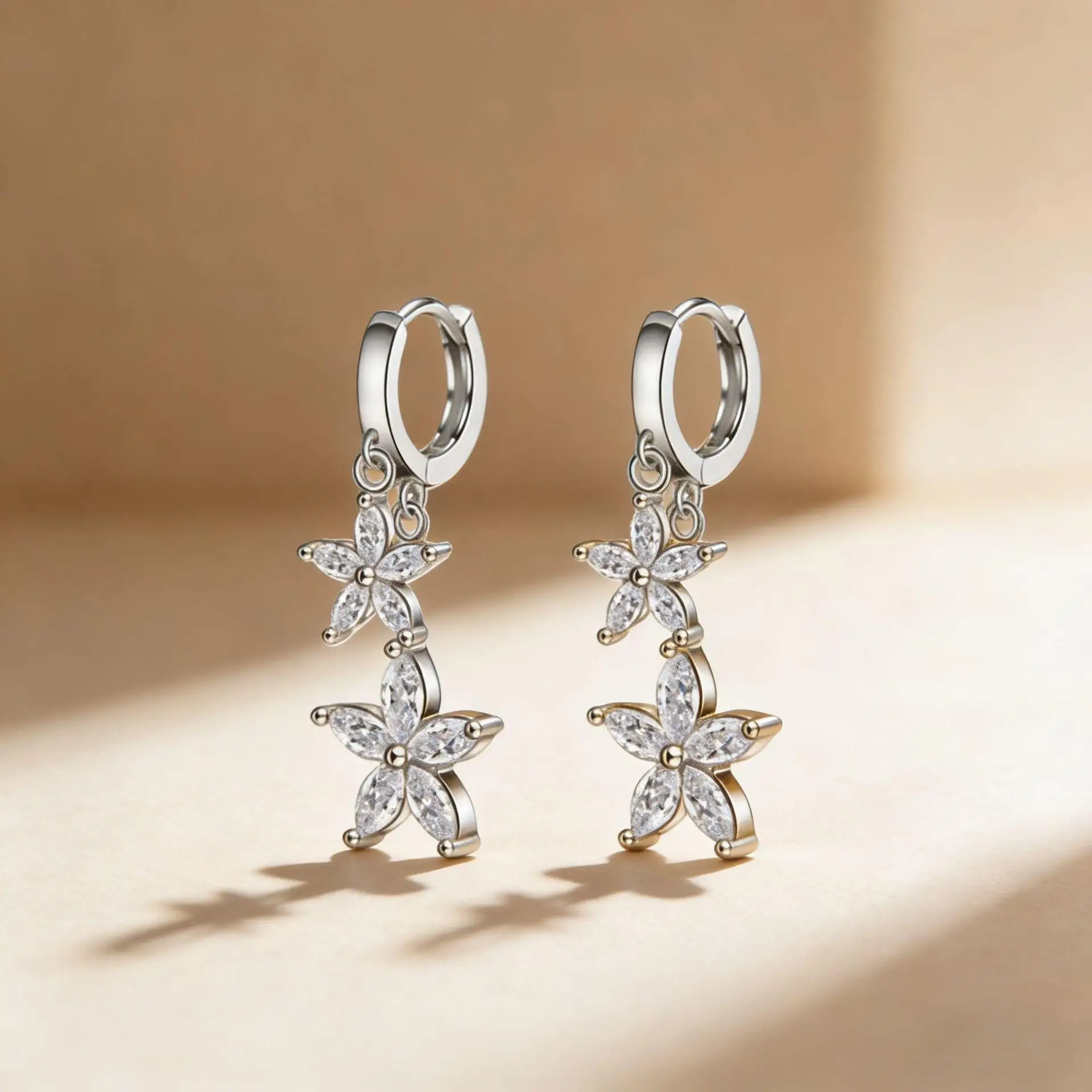 

Серьги-кольца из стерлингового серебра 925 пробы с высокоуглеродистым бриллиантом и муассанитом в форме цветка для женщин, свадебные, изысканные ювелирные украшения, серьги-хагги