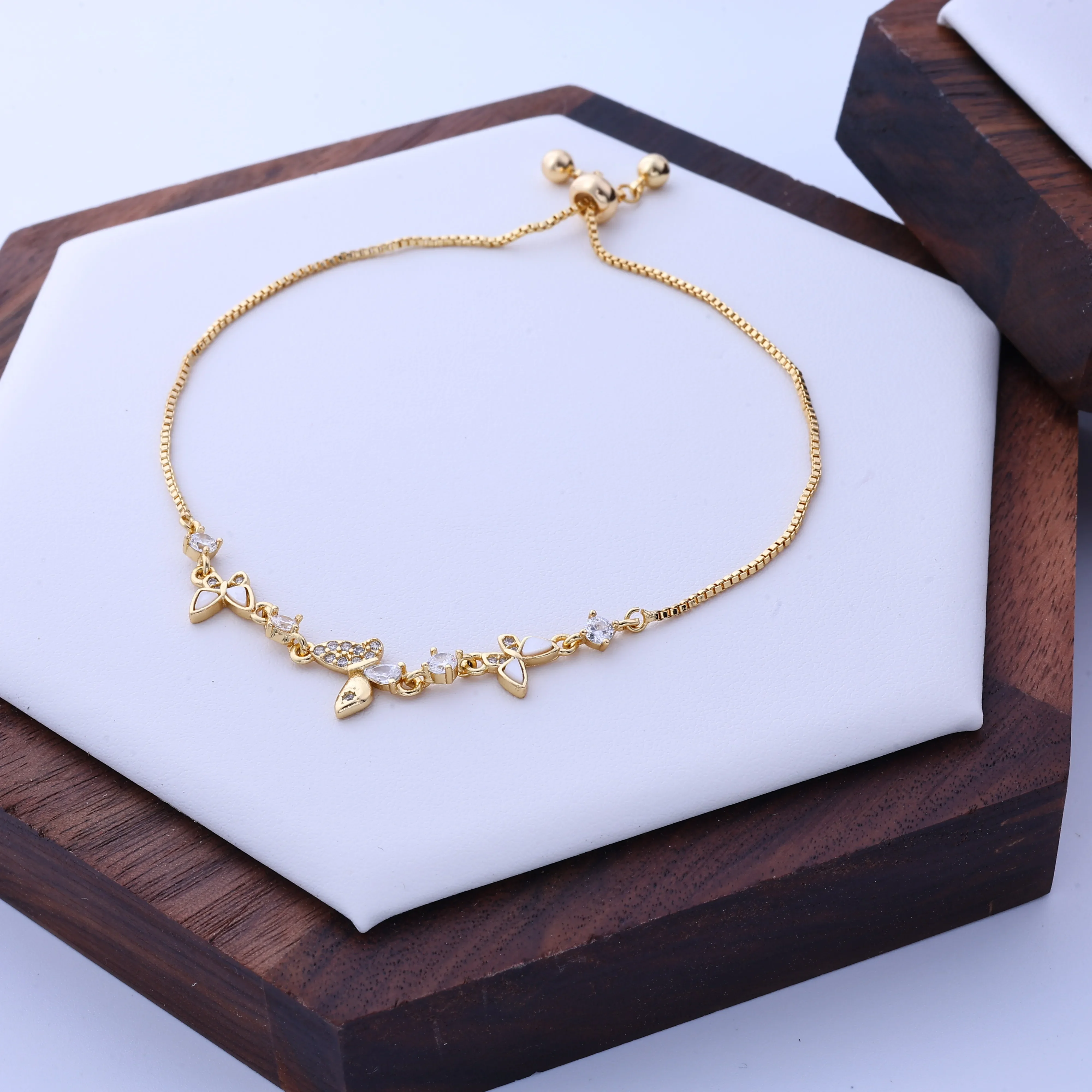 قلادة ذهبية فاخرة خفيفة الوزن - قلادة جميلة بتصميم راقي، رائعة، بسيطة، سلسلة عنق متعددة الاستخدامات، مثالية