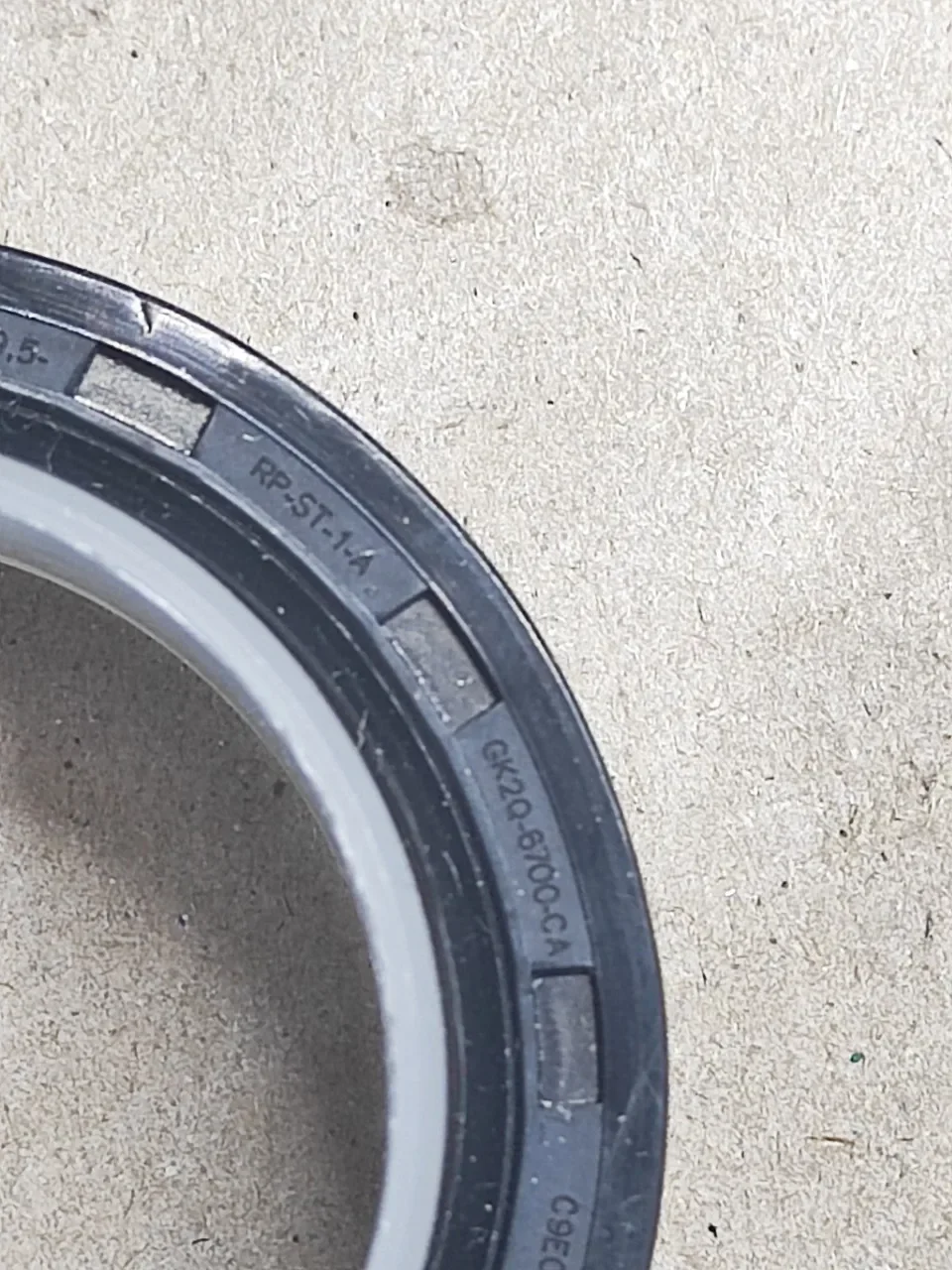 GK2Q-6700-CA oil seal (2 pieces)