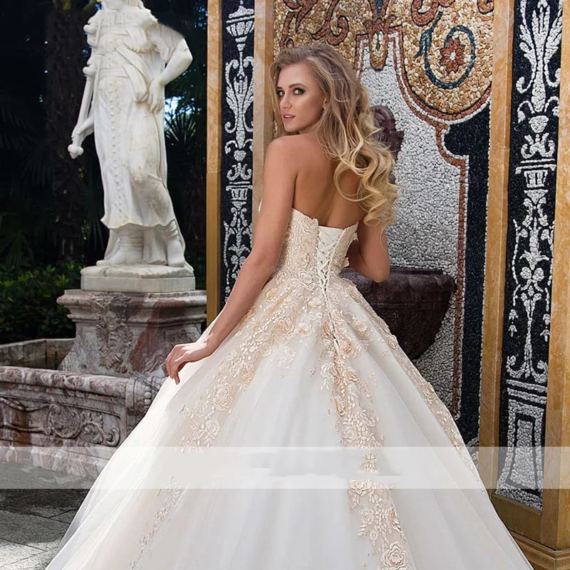 Seksowna suknia ślubna w stylu retro Sweetheart bez ramiączek koronkowa aplikacja linia suknia ślubna księżniczki Off ramię suknia ślubna Customizati