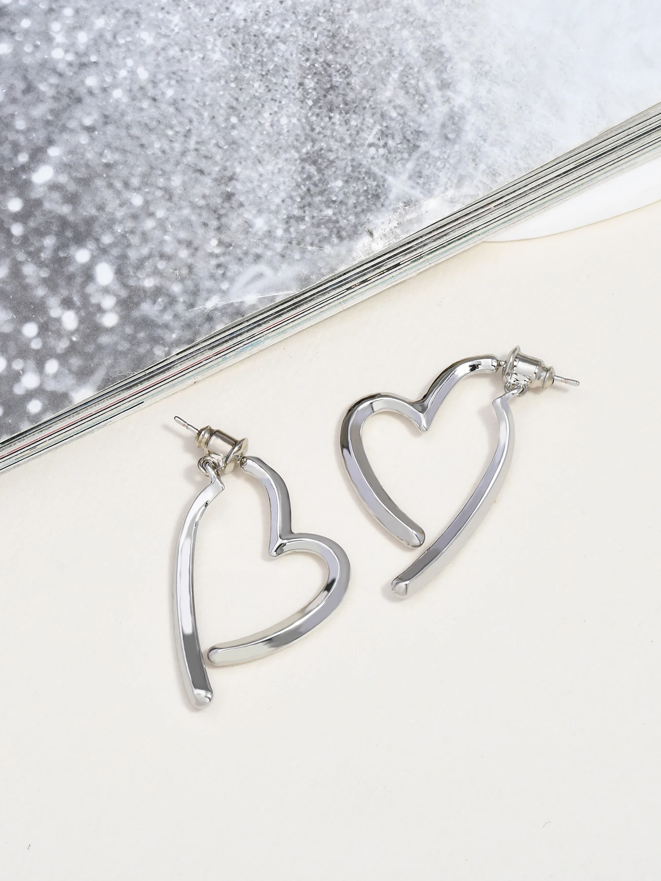 1 زوج من الفرنسية الربط اثنين ارتداء الحب الأقراط المتقدمة المتخصصة تصميم الرياح الباردة مزاجه مائة مطابقة الأقراط