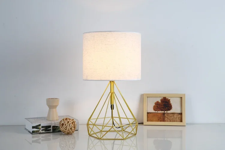 Retro Geometric Table Lamp Gold Hollow Diamond Desk Light Fabric Shade Bedside Lamp For Bedroom Living Room Home Decoration