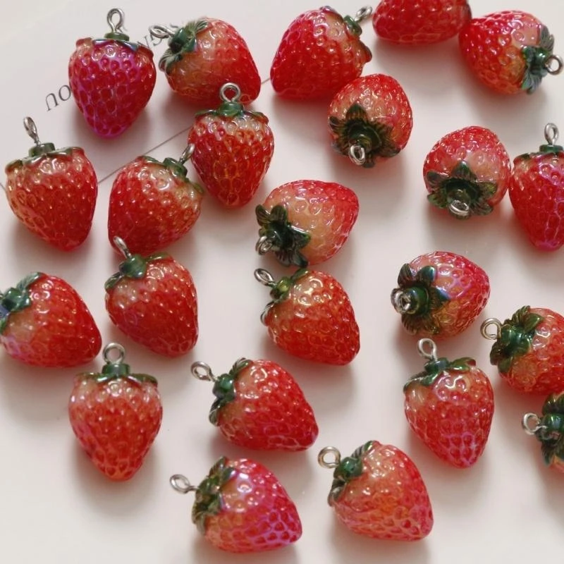 المعلقات الحديثة على شكل فراولة من الراتنج المعلقات على شكل فاكهة حلوة للحرف اليدوية