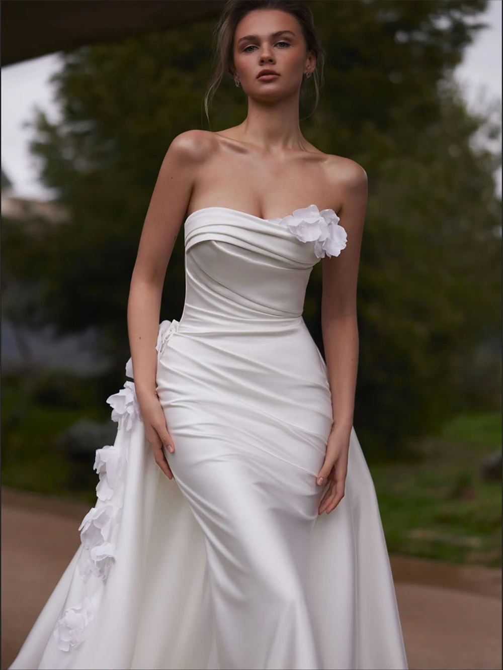 

Customized Sexy White Satin Wedding Dress Formal Strapless Sleeveless Vestido De Novia Soft Mermaid Court Train Robe de mariée