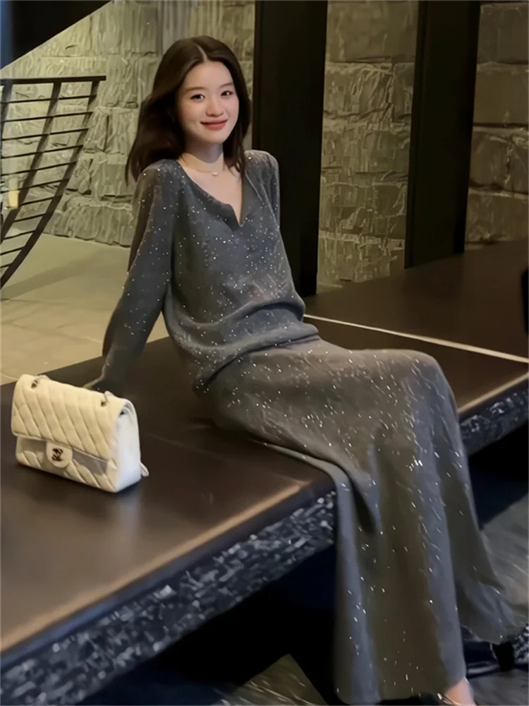 Schickes V-Ausschnitt Pullover und Rock Set Modisches Damen-Outfit für Herbst und Frühling Langer Ärmel Zweiteiler