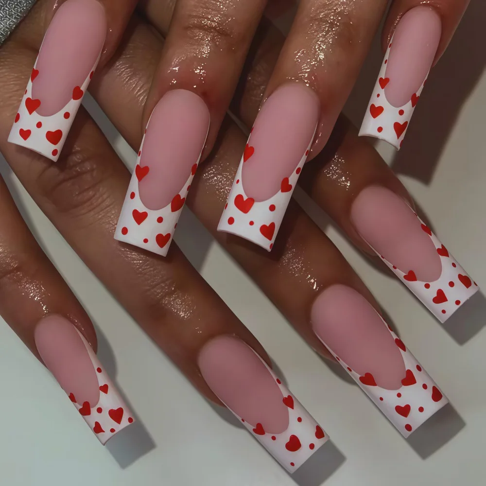 

24 шт. романтических накладных ногтей с красными сердечками, квадратные, французский дизайн, накладные ногти для самостоятельного нанесения, европейско-американский стиль, на День святого Валентина