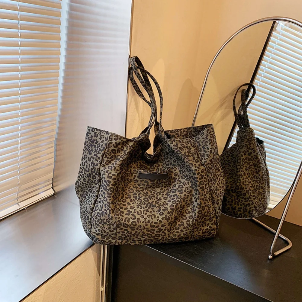 1 PC Women's Leopard Print Large Capacity Tote Bag, Minimalist Stylish Winter Single Shoulder Handbag with Cute Decor Pendant