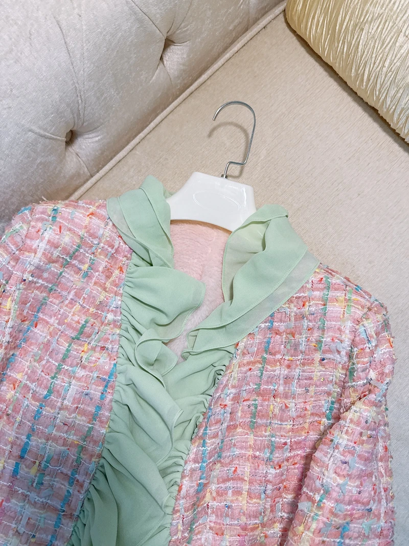 เสื้อโค้ทผ้าลายสก็อตสีชมพูแต่งขอบลูกไม้บุซับใน รุ่นใหม่ประจำฤดูหนาวปี 2025 สไตล์ฝรั่งเศสสำหรับผู้หญิง