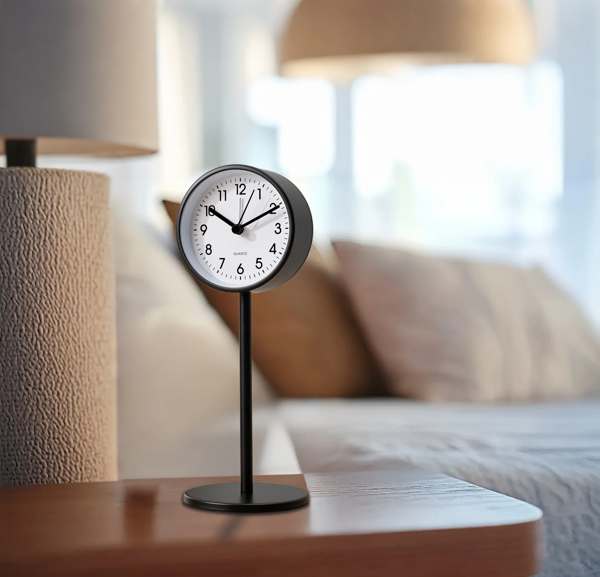 Creative Desktop Alarm Clock, Metal Material, European Style, Silent Operation And Time Telling, Suitable For Decorating Space