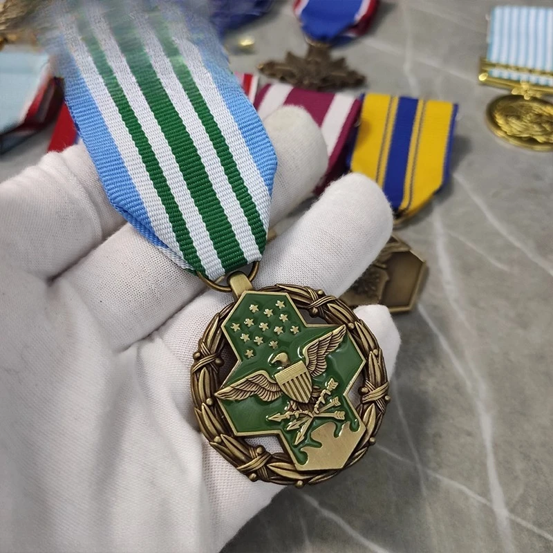 Frente orientale réincrée 2024-11 Médaille de service commun de trois services de l'armée américaine de la médaille du mérite