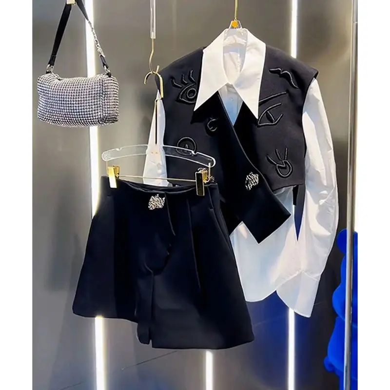 

Осенний новый высококачественный черный жилет с большими пуговицами + простая белая рубашка с внутренней стороны + шорты, модные комплекты из трех предметов для поездок на работу