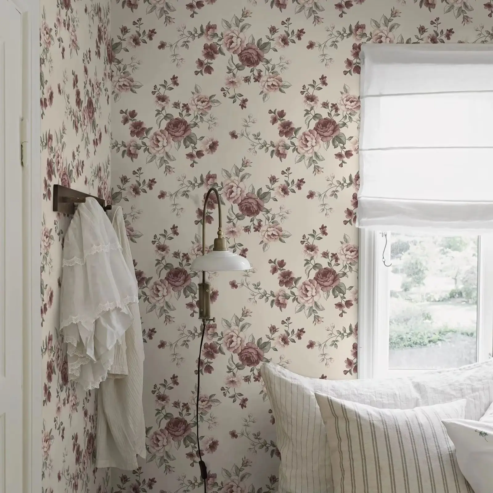 Vintage Floral Wallpaper Peel and Stick,Elegant Small Blooms Wall Mural For Room Decoration, Self-adhesive Or Traditional Papers