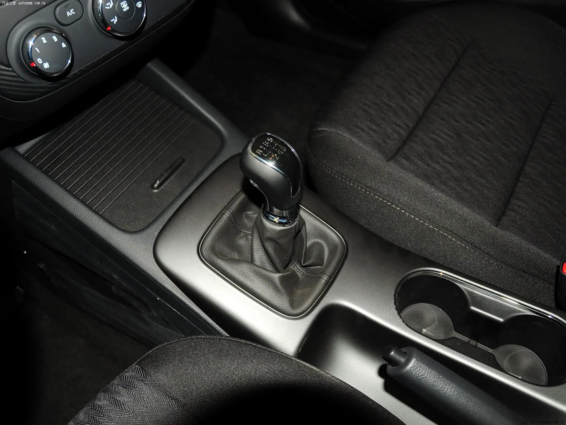 

Для KIA K3 2013-2017 автомобильная крышка центральной консоли на переднее сиденье, держатель для стакана с водой, рулонные жалюзи, замена штор