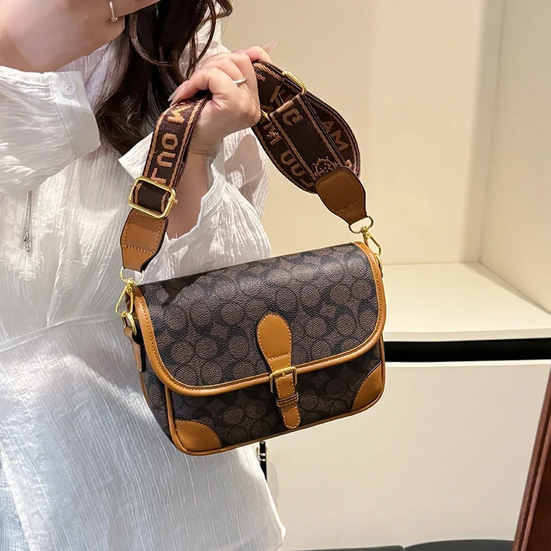 

​​Balanced Utility Female Bag Handbag Midsize Versatile Tote Equilibrium Of Form And Function​​