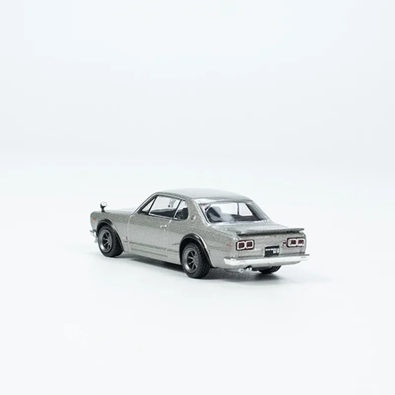 Tarmac Works 1:64 Model Car Skyline 2000 GTR Alloy Vehicle - Silver Collection