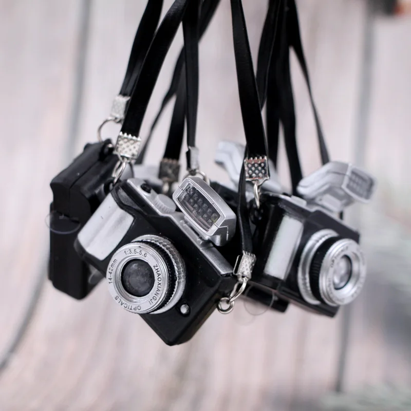 

1Pcs 1/12 Dollhouse Mini Camera Model Infants Photo Shooting Decorations Photography Props Retro Miniature Camera
