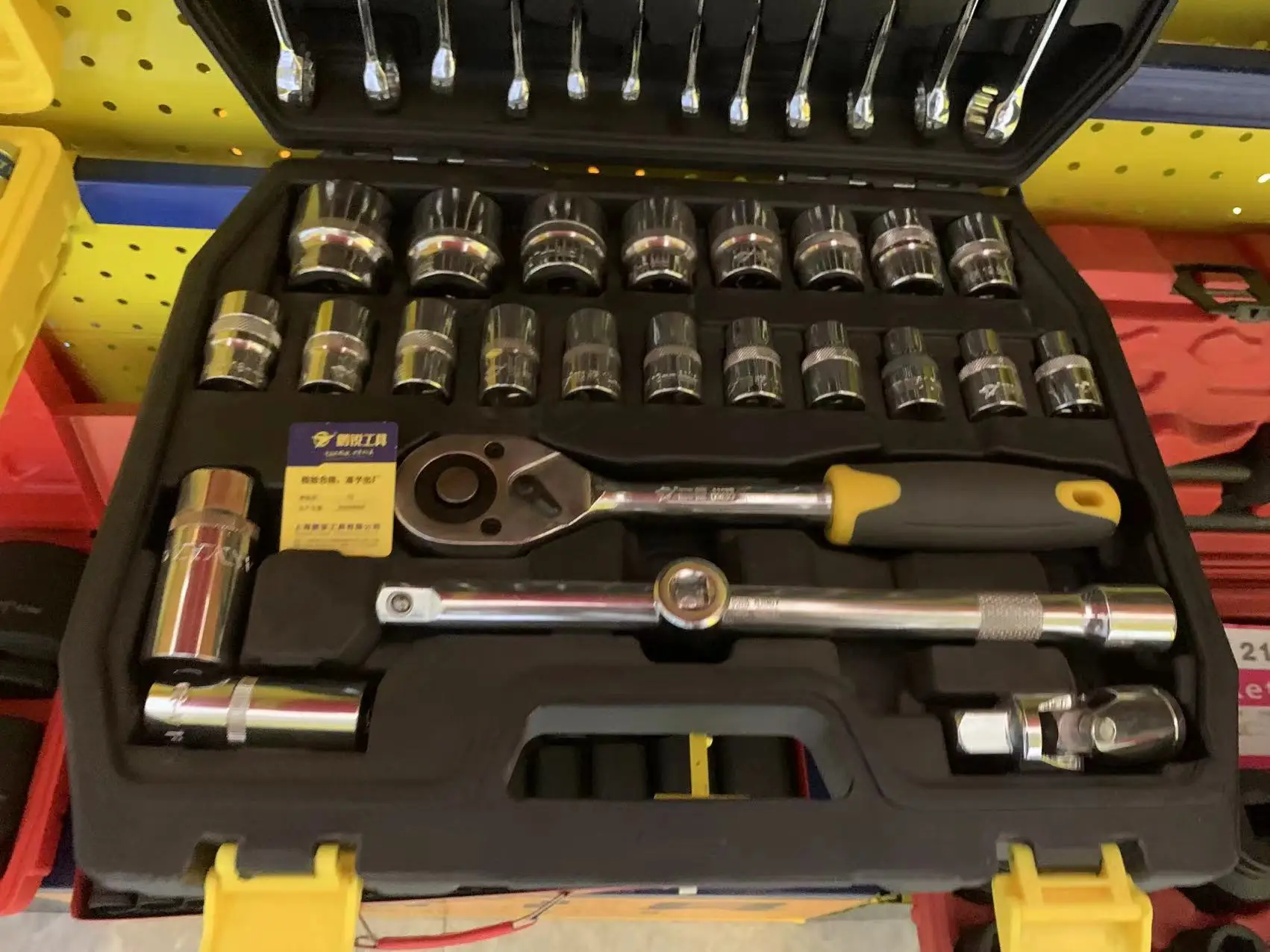 216-Piece Car Repair Tool Set Comprehensive Coverage with Various Socket Wrenches Boxed in Hard Case for Easy Maintenance