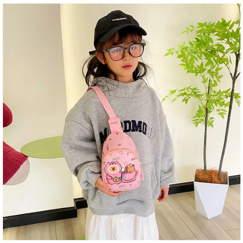 حقيبة كتف كابيبارا اللطيفة على شكل حيوان كرتوني خفيفة الوزن حقيبة كروس من النايلون محفظة للعملات المعدنية للأطفال