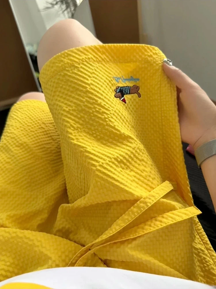 

Dopne Yellow Bubble Silk orts Летний дизайн Ледяной шелк Пляжные брюки пять четвертей для мужчин и женщин с вышивкой колбасы и собаки