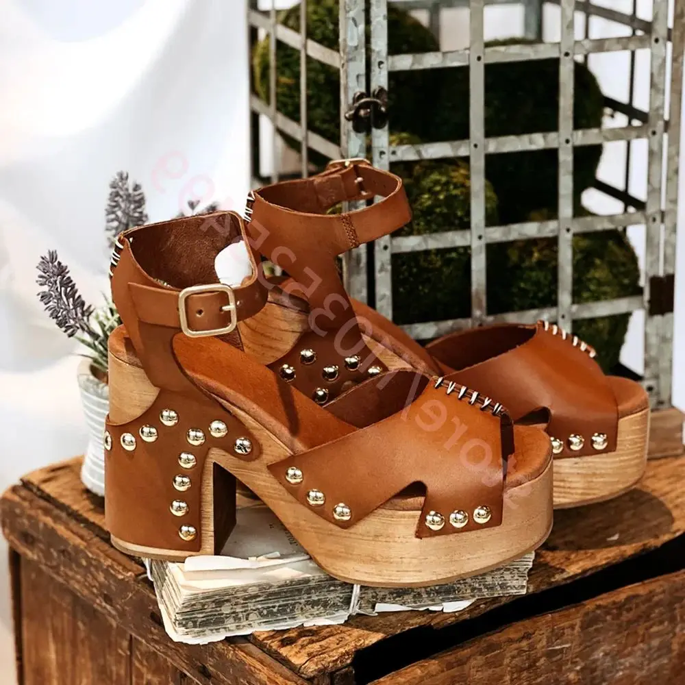 

2026 Platform Rivet Women's Peep Toe Sandals Summer New Thick Heel Buckle Sexy Catwalk Sandal Black Fashion Casual Party Sandals