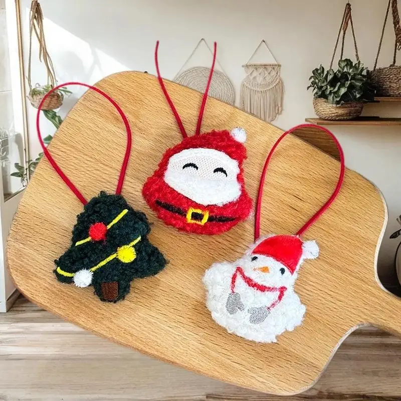 愛らしいサンタ雪だるまクリスマスツリーぬいぐるみキーホルダー、クリスマスパーティー用のバックパックペンダント装飾