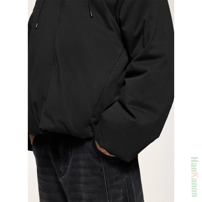 Doudoune à capuche pour hommes |   Nouveauté 2024 A/W avec tissu tricoté fonctionnel et silhouette Boxy, remplissage 90% duvet