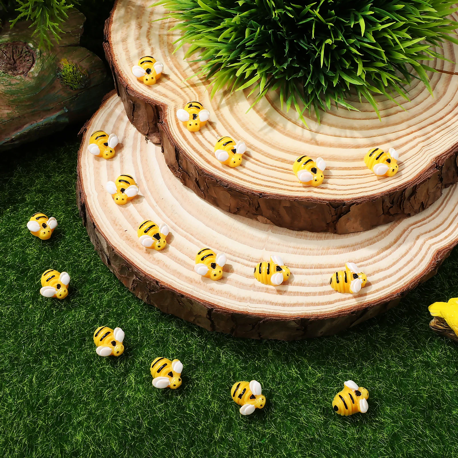 

50pcs Resin Bee Accessories Mini Artificial Bees Decorations Epoxy Charms Craft Ornaments Phone Case Small Animal Model