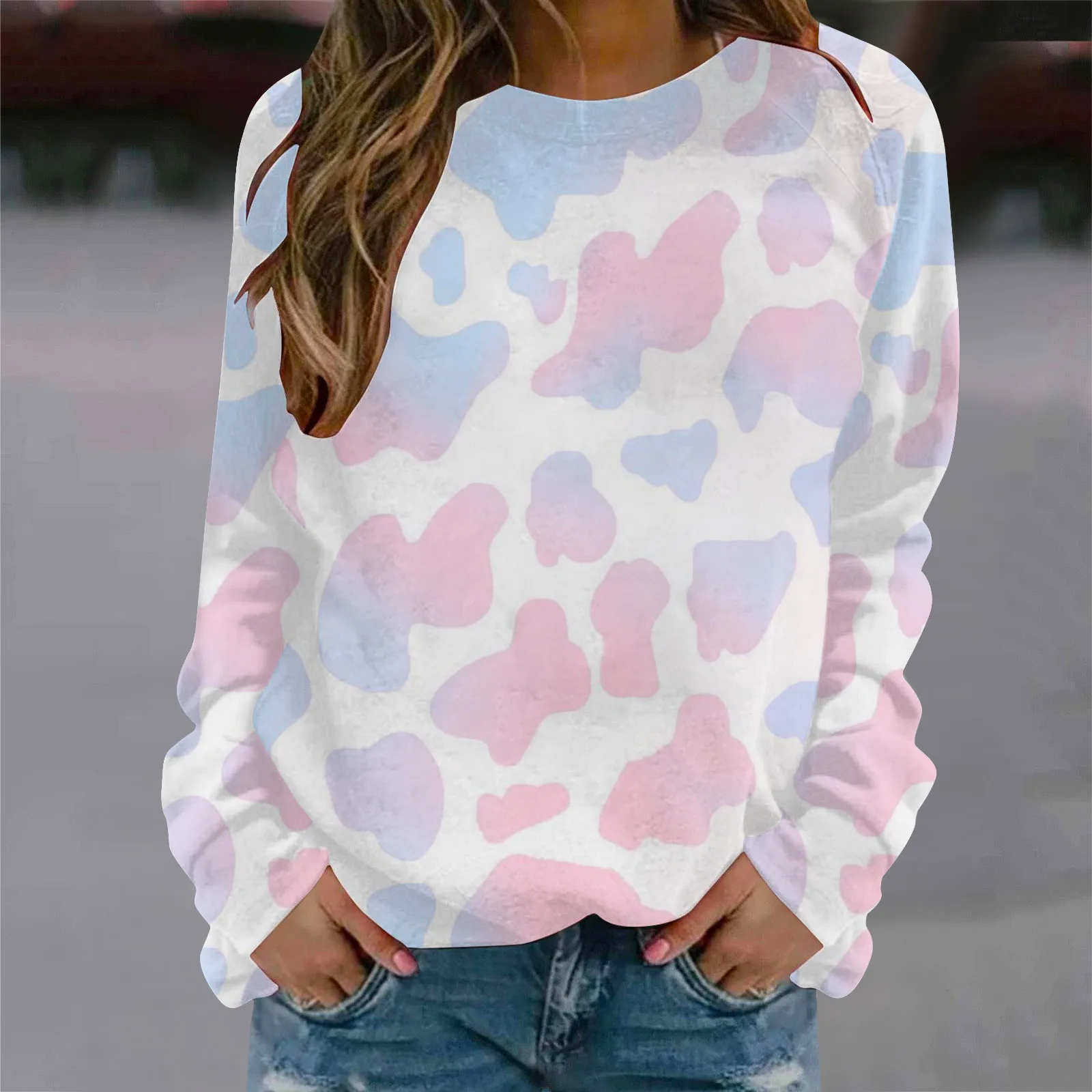 2024 European and American Christmas hoodie women\'s colorful cow pattern 3D printed round neck long sleeved T-shirt