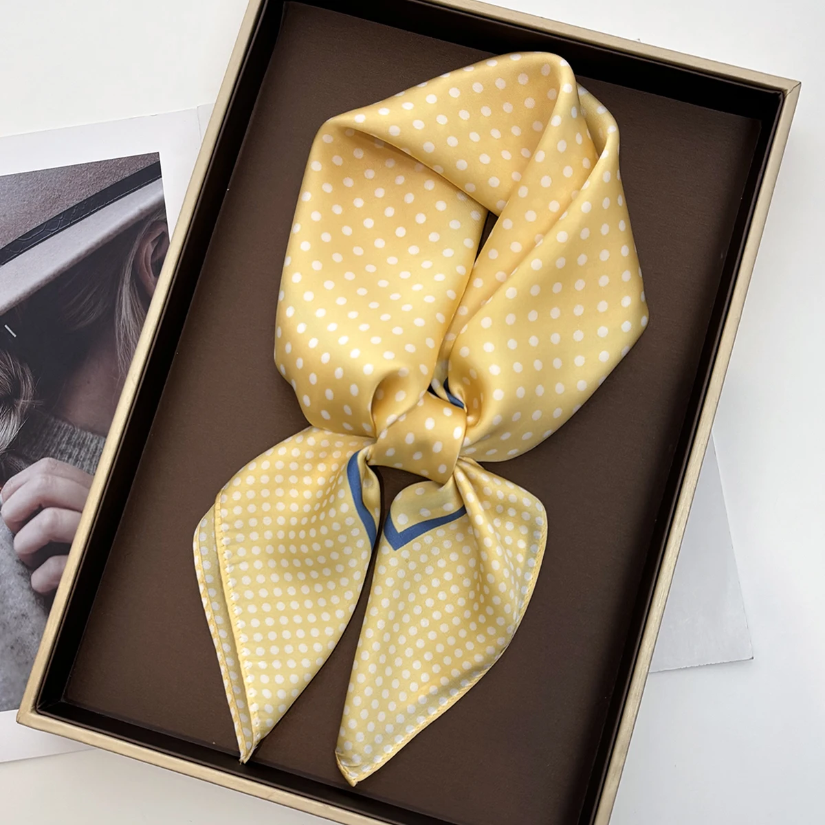 ドットプリント女性用スクエアスカーフシルク風ネッカチーフバンダナレディース春ショールスカーフラップヘッドスカーフヘアバンドタイ