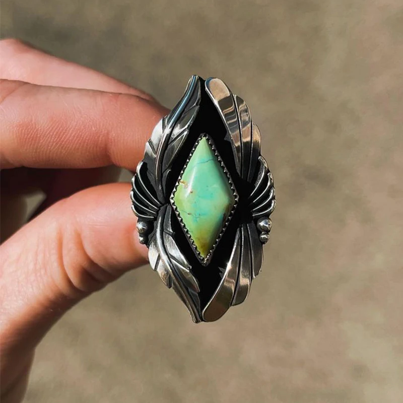 Vintage Courtly Style Green Stone Rings For Women Trend Fashion Silver Color Hand Carving Ring Jewelry anillos mujer