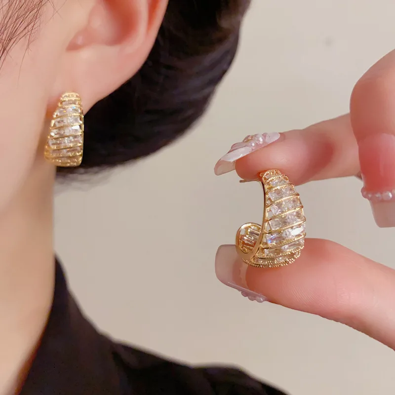 S925 sterling silver needle exquisite fashion light luxury zircon C-shaped earrings unique design high-end super flash earrings
