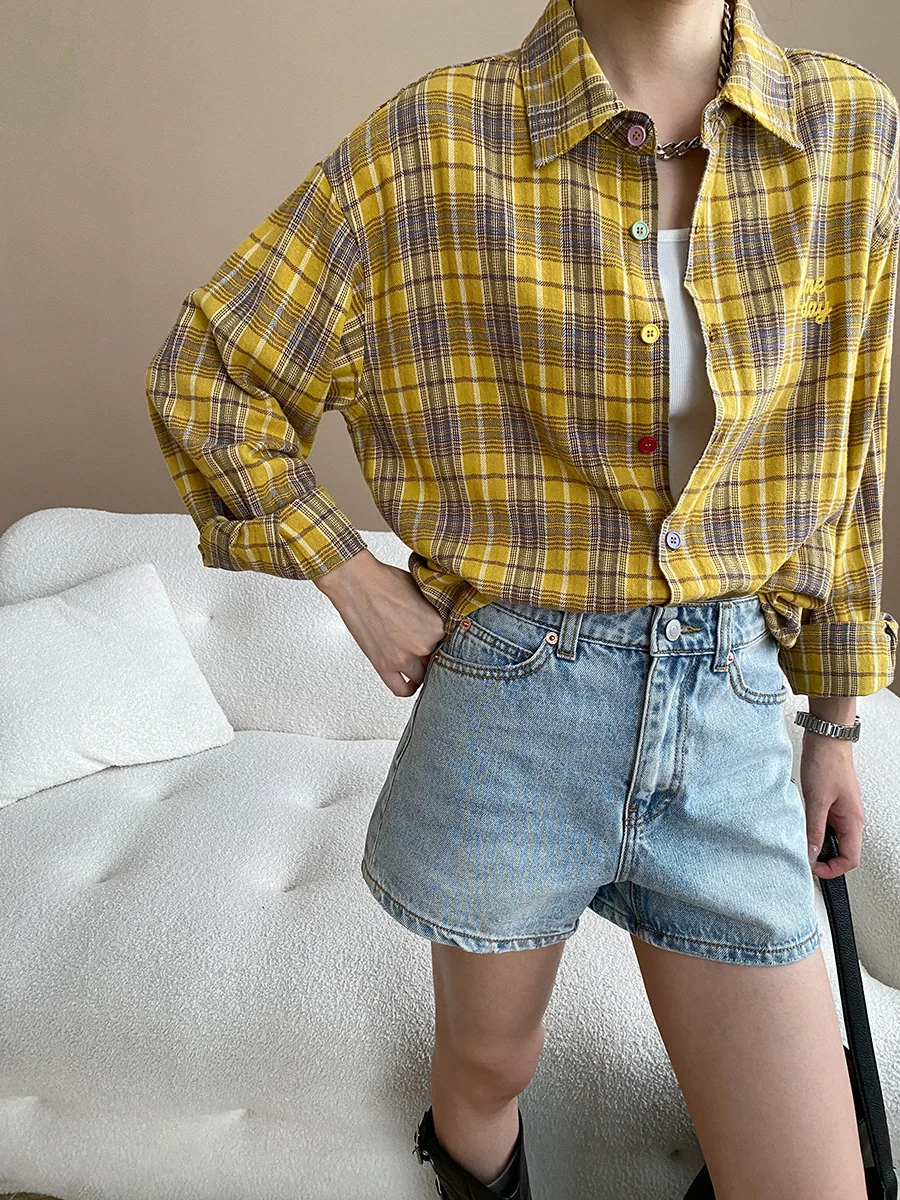 

Autumn and winter women's casual plaid collar long sleeved loose shirt