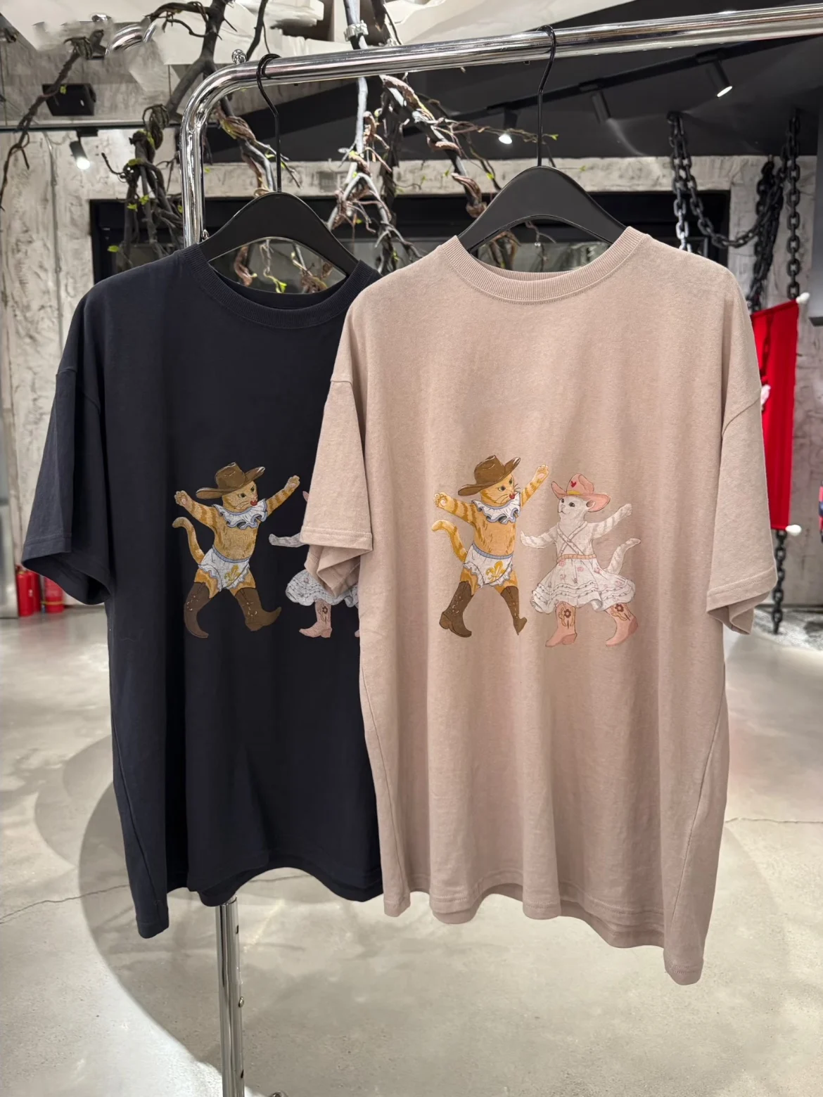 

Heidd Brand Early Spring Cartoon Dancing Print Loose ort Sve T-irt 2 Colors Women's Cotton round Ne Top