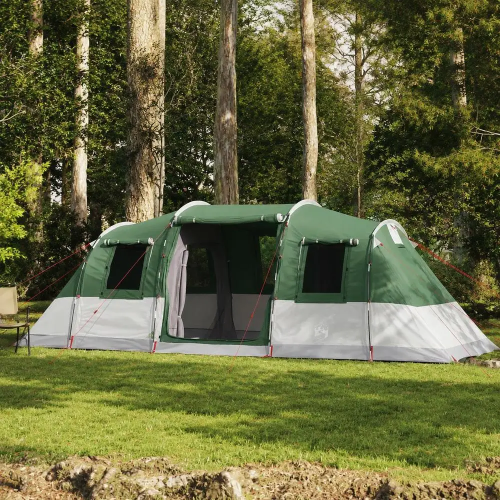 Tente familiale tunnel pour 6 personnes, verte, imperméable, adaptée au camping familial en plein air.
