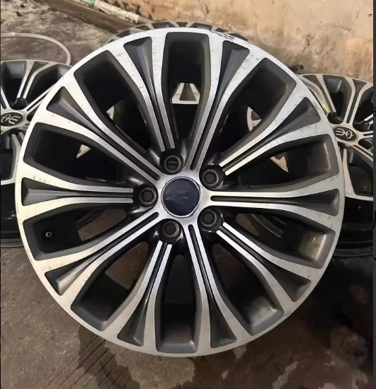 pure 19-inch wheel hub, screw hole distribution method 5 * 120