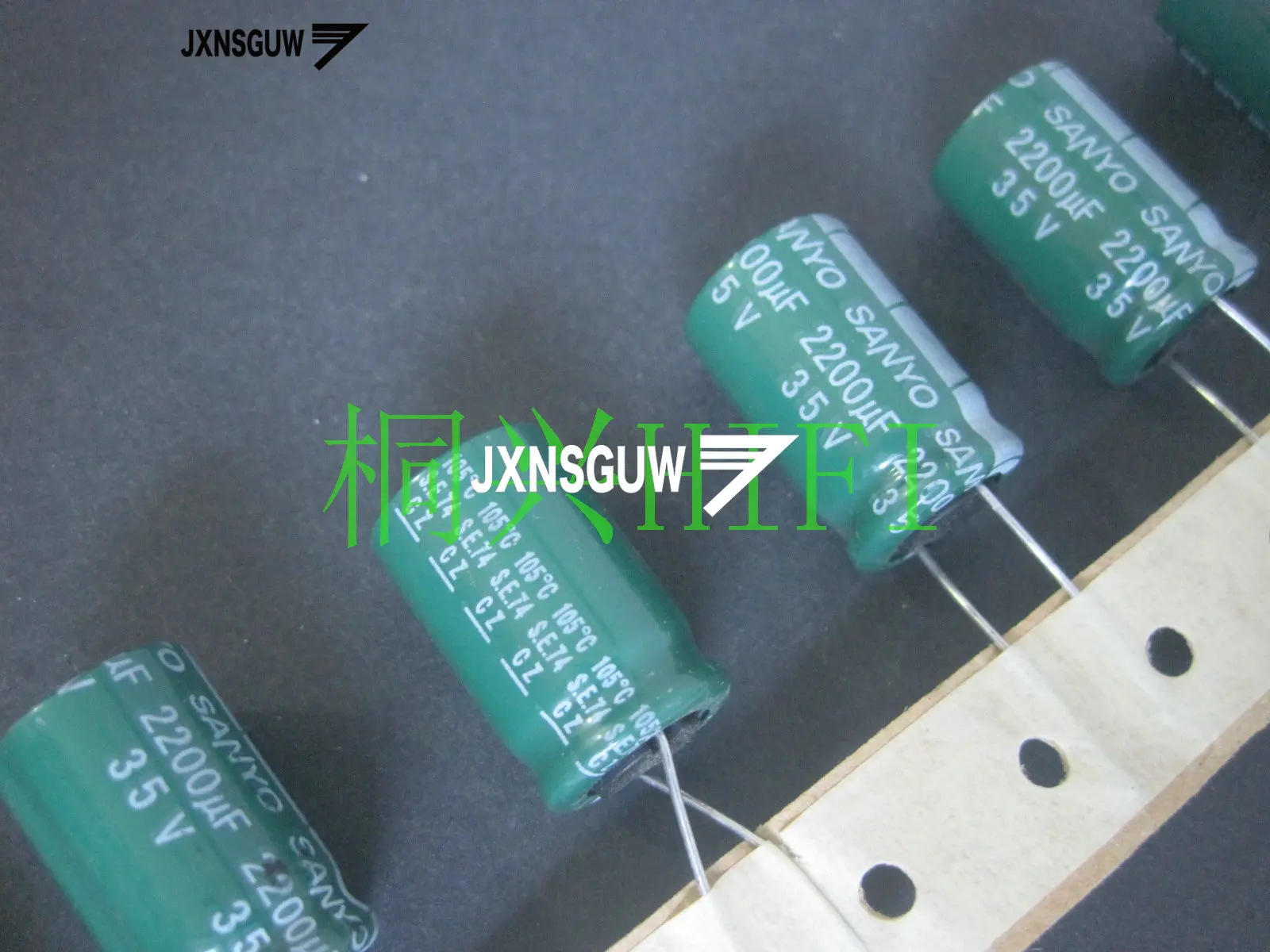 

20PCS Original SANYO CZ 35V2200UF 16X25MM Green Aluminum electrolytic capacitors 2200uF/35v 105 degrees 2200UF 35V